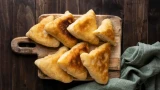 Никакой жарки: сочные пирожки с мясом из духовки — ваш новый любимый рецепт