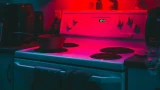 Слой жира удалится одним движением: 3 самодельных средства — очистят кухню за 2 минуты