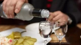 Лучшая закуска к водке: похмелья не будет — утром «как огурчик»