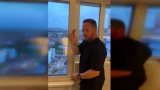Проглот или Сосиска: у блогера Алексея Столярова подбирают имя жадной чайке из Мурманска
