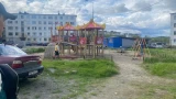 В Никеле дети на игровой площадке наблюдают запрещенные символы и опасные качели