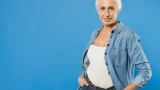 Женщины в 55+ могут выглядеть стильными красотками: ношение джинсов творит чудеса — как выбрать идеальную модель