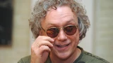 Украл 2 млн у пенсионеров: сын актера Вадима Демчога из «Интернов» осужден за мошенничество — дали 2 года, а отец считает, что слишком сурово