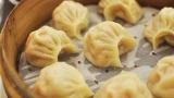 Летом готовлю вареники с абрикосами: тесто нежное и эластичное — начинка вкуснейшая и сочная