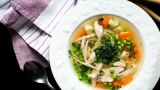 Готовлю суп по-казачьи с домашней лапшой: вкус нежный, бульон прозрачный — просто прелесть