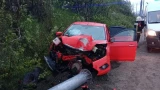 Подросток-угонщик и пьяная автоледи — в больнице: Ford Focus сбил столб под Кировском