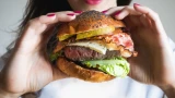 Для отдыха на природе всегда готовлю сэндвичи: выходит дешевле и вкуснее покупных — как создать кулинарный шедевр