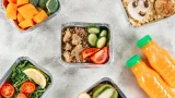 Не берите эти 10 блюд в контейнерах на работу: иначе весь офис будет вас ненавидеть — прослывёте скунсом