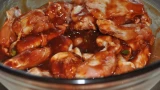 Альтернатива колбасе найдена: сочная курица в пряной глазури покоряет вкус — а как это полезно для здоровья!