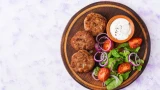 Советский ГОСТ против сухих котлет: научный секрет пышности — почему в рецепте ледяная вода