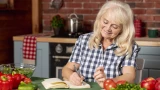 Осторожно, эти овощи старят вас: 8 опасных продуктов, которые пожилым лучше исключить из меню