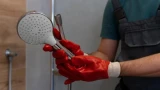 Лейка от душа задыхается: как не мучиться с брызгами — срочная реанимация этой насадки дома