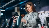 Бюджетники против флагманов: 5 главных преимуществ — почему дешевый телефон может быть лучше