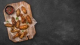 Крылышки как в ресторане: хрустящие и сочные за 8 минут — рецепт в минералке и двойной панировке