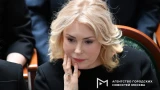 Квартира Марии Шукшиной: обои под роспись и чёрные батареи — зелёный оазис в Новой Москве