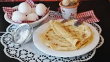 Кружевные блины с дырочками: по этому рецепту удаются всегда — всё дело в кефирном тесте