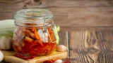 Заготовка «с огоньком»: острый перец в кисло-сладком маринад — улучает вкус блюд зимой