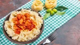 Реальный советский рецепт приготовления подливки с мясом: получится как в любимой столовой — лишь меняйте гарнир