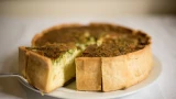 Летом всегда готовлю абрикосовый пирог: добавляю эссенцию миндаля — вкус изумительный