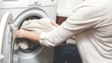 Не оставляйте дверцу стиральной машины открытой: ошибку совершают 90% хозяек — сделаете и пожалеете
