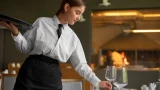 Мурманские студенты хотят подрабатывать курьерами и официантами и получать 40 тыс.