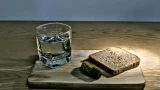 Рюмка водки на столе: вредно или нет 50 грамм в день — какая доза безопасна