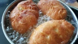 Тесто для пирожков не нужно месить: размешивается ложкой — выпечка пышная, мягкая, можно готовить с любой начинкой