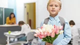На 1 сентября не обязательно дарить цветы: порадовать учителей можно чем-то другим — интересные идеи