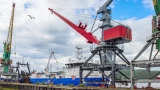 В Мурманском рыбном порту появился второй портальный кран «Нарвал»
