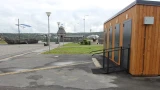 С пеленальным столиком: На Поморской набережной в Коле заработал новый санитарный модуль