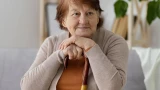 Старческий запах тела: почему он появляется с возрастом — как от него избавиться
