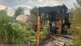 В Кировске потушили деревянный дом, а в Никеле — сарай
