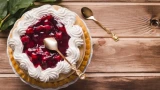 Пирог вкуснее торта: «Ягодный вихрь» унесёт в море удовольствий — за минуту ни кусочка не останется