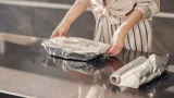 Просто объедение: завернули всё в фольгу и в духовку — быстрый ужин из доступных продуктов