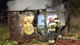 В Кандалакше спасатели потушили сарай в «тупике» возле жилого дома