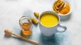 Золотая смесь для иммунитета: мед и куркума – рецепт защиты от болезней