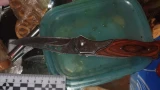На волоске от трагедии: жителя Мурманска чуть не зарезал собутыльник