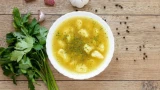 Невероятно вкусный куриный бульон: 3 секрета при варке — сделают цвет янтарным, а мясо мягким