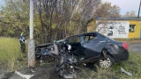 На Североморском шоссе автомобиль въехал в столб, госпитализированы 2 пострадавших
