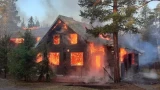 В Мурманской области полностью сгорел жилой 2-этажный дом