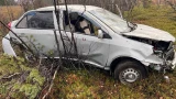 В Мурманской области автомобиль слетел с трассы: пострадали 2 человека