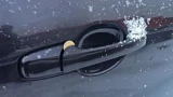 Монета в ручке двери вашего автомобиля: если увидели — бегите и звоните в полицию