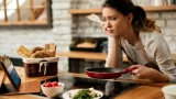 Засорила кишечник полезным питанием: 3 продукта, которые стоит выбросить — особенно вредны после 50
