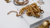 Золотой ажиотаж: россияне бросились скупать ювелирные изделия — спрос вырос на 3 вида украшений