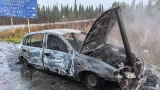 В Мурманской области сгорел автомобиль неопознанной марки