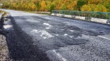 Наноасфальт: Жители Никеля возмущаются качеством ремонта дороги