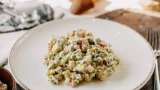 Сытный салат с курицей: почти как «Оливье», но в разы вкуснее — всё дело в необычной заправке