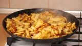 Не яд на сковородке: жареная картошка полезнее, чем вы думаете — подтверждают 3 факта