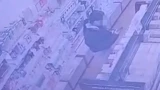 Мурманчанка украла духи из магазина, но не подумала о видеокамерах [видео]