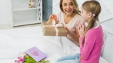 Главное — чтобы с душой: рассказываем как выбрать подарок к Дню матери — советы эксперта